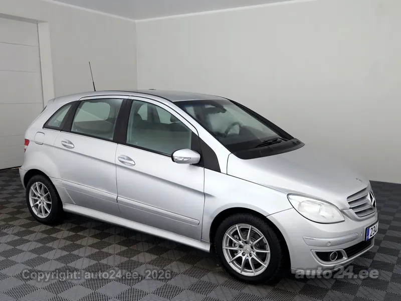 Mercedes-Benz B 180 - 1