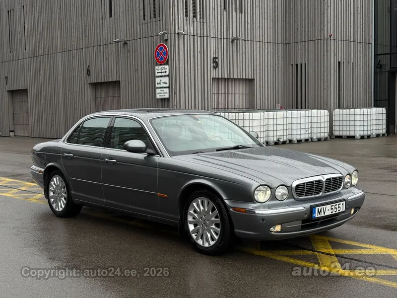 Jaguar XJ8 - 1