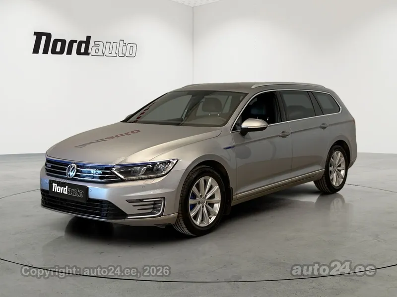 Volkswagen Passat - 1