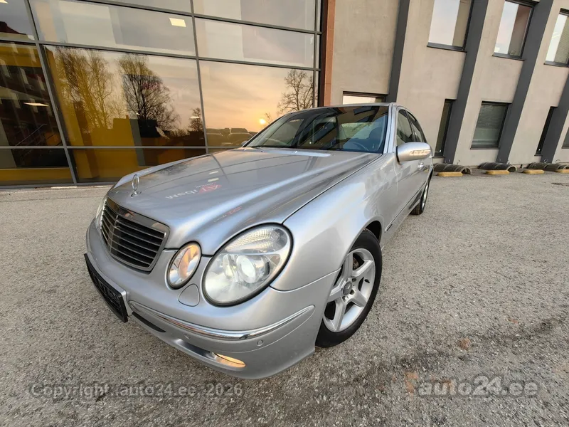 Mercedes-Benz E 320 - 1