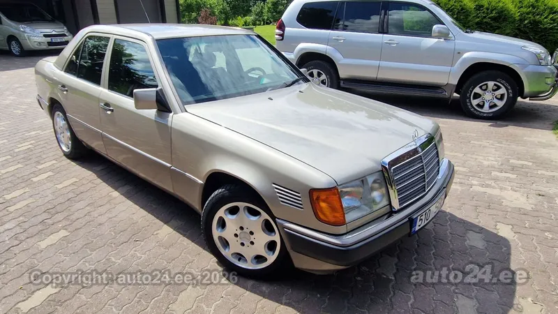 Mercedes-Benz E 300 - 1