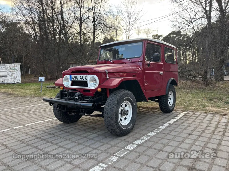 Toyota Land Cruiser - 1