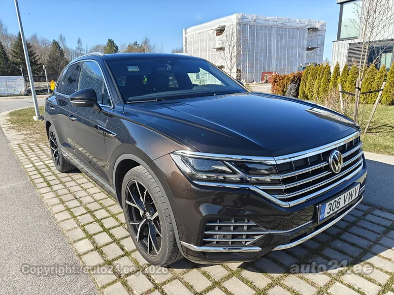 Volkswagen Touareg - 1