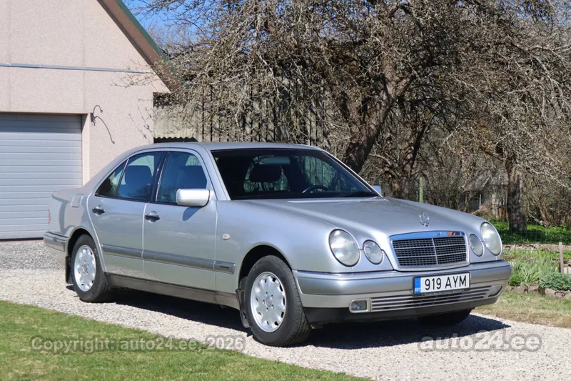 Mercedes-Benz E 220 - 1