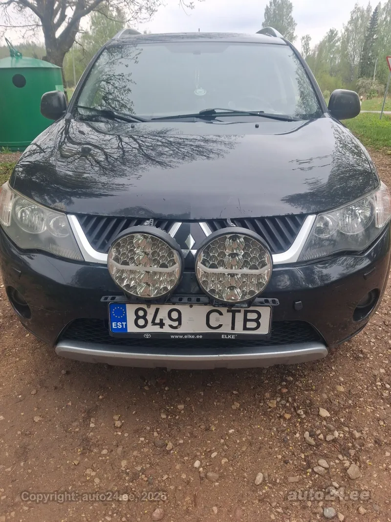 Mitsubishi Outlander - 1