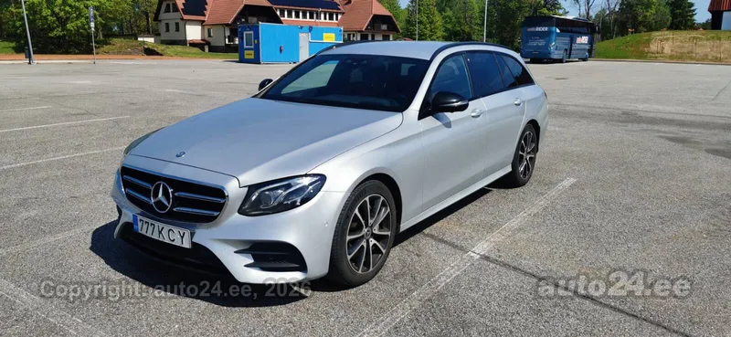 Mercedes-Benz E 220 - 1