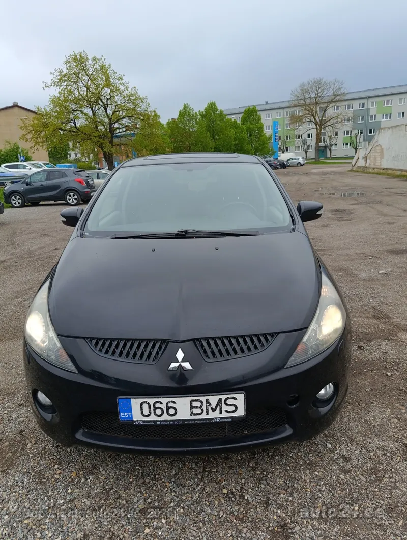 Mitsubishi Grandis - 1