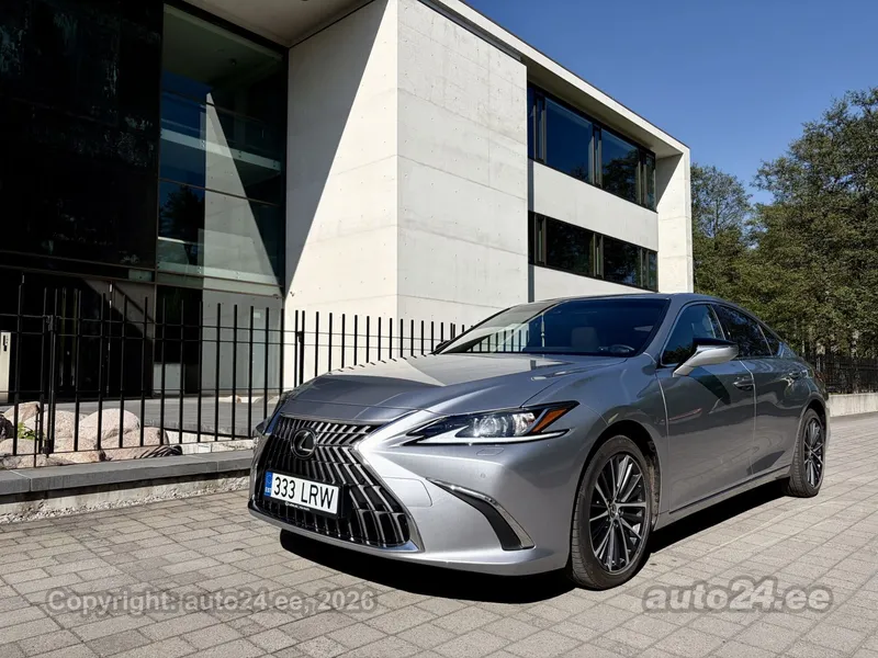 Lexus ES 300h - 1