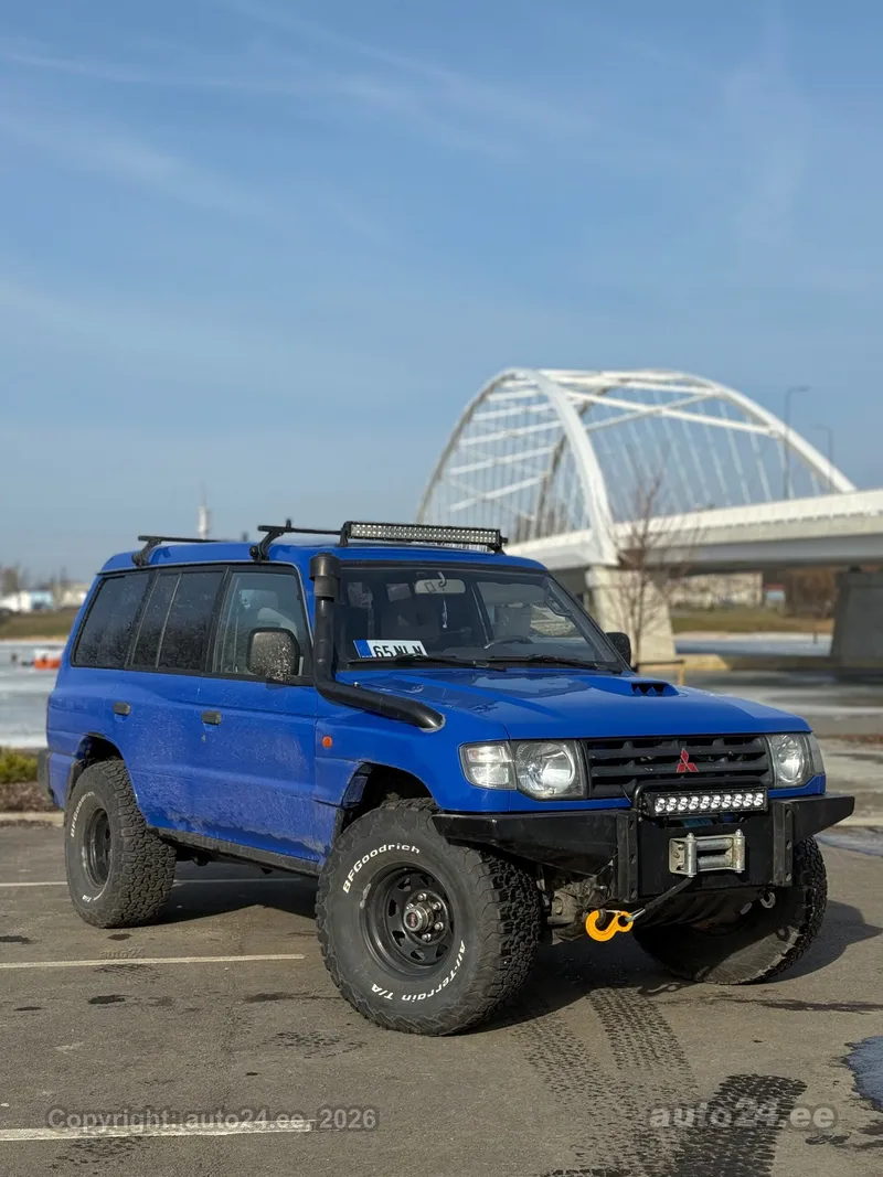 Mitsubishi Pajero - 1