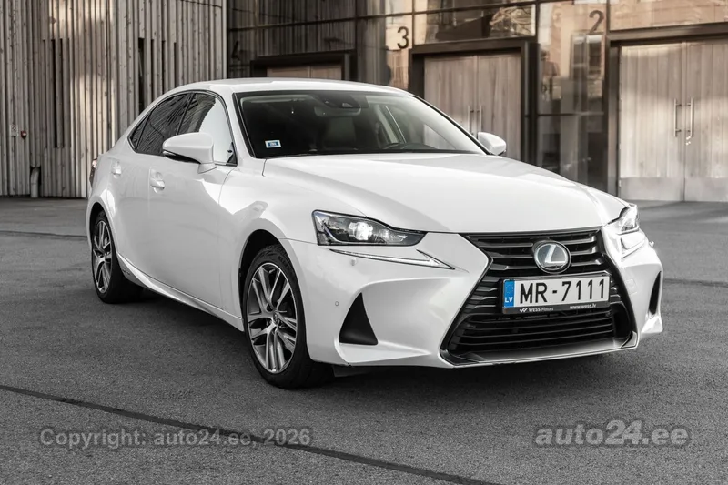 Lexus IS 300h - 1