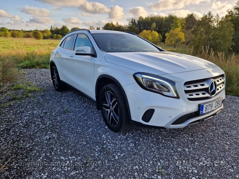 Mercedes-Benz GLA 180 - 1