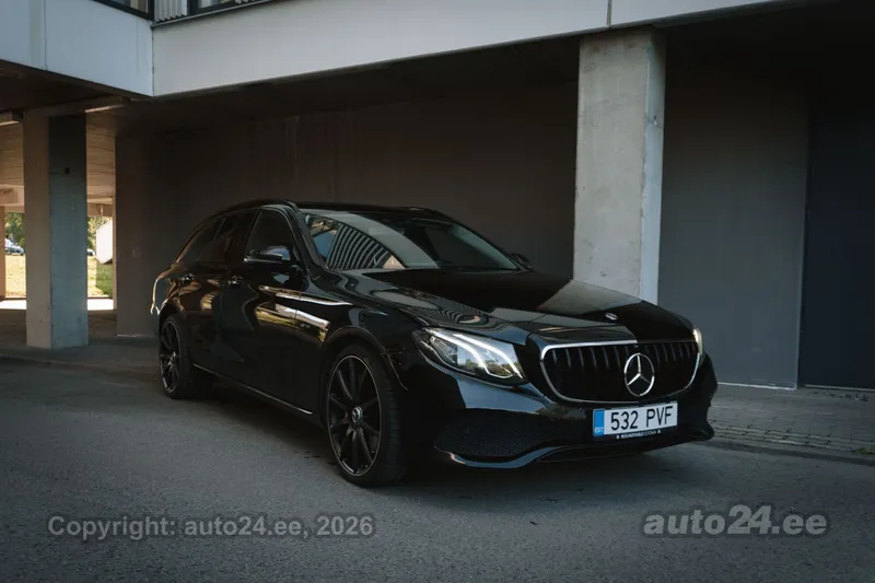 Mercedes-Benz E 300 - 1