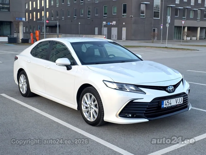 Toyota Camry - 1