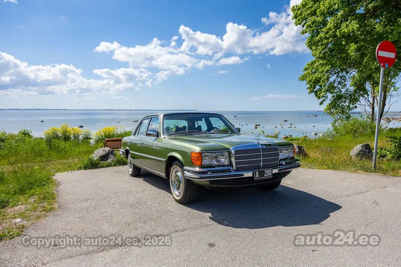 Mercedes-Benz 450 - 1
