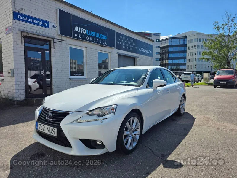 Lexus IS 300h - 1