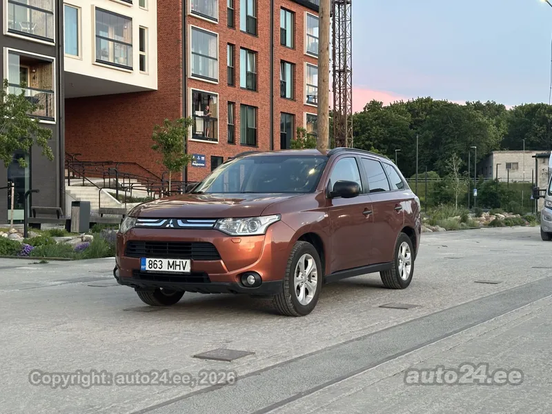 Mitsubishi Outlander - 1