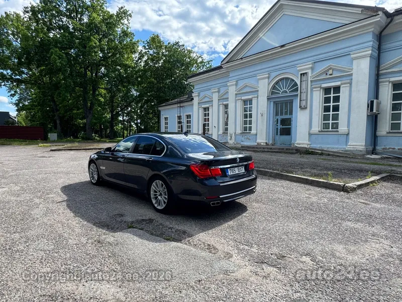 BMW 740 - 1