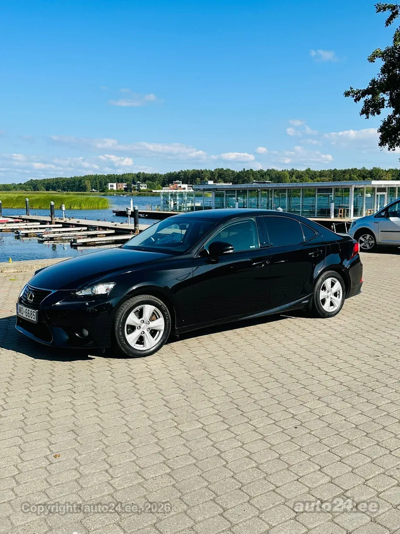 Lexus IS 300h - 1