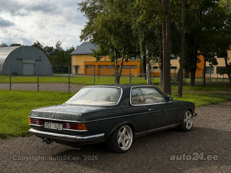 Mercedes-Benz Mercedes-Benz 230