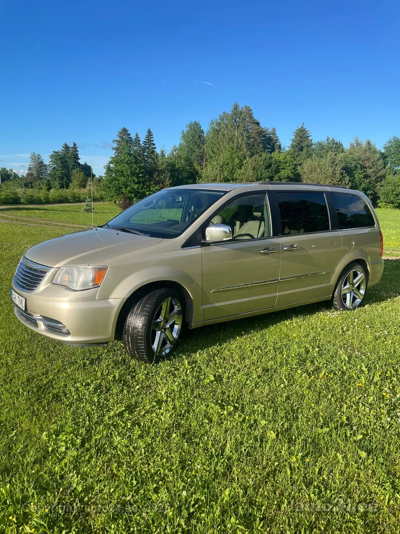 Chrysler Town & Country - 1
