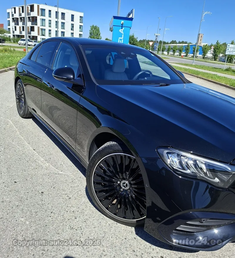 Mercedes-Benz E 300 - 1
