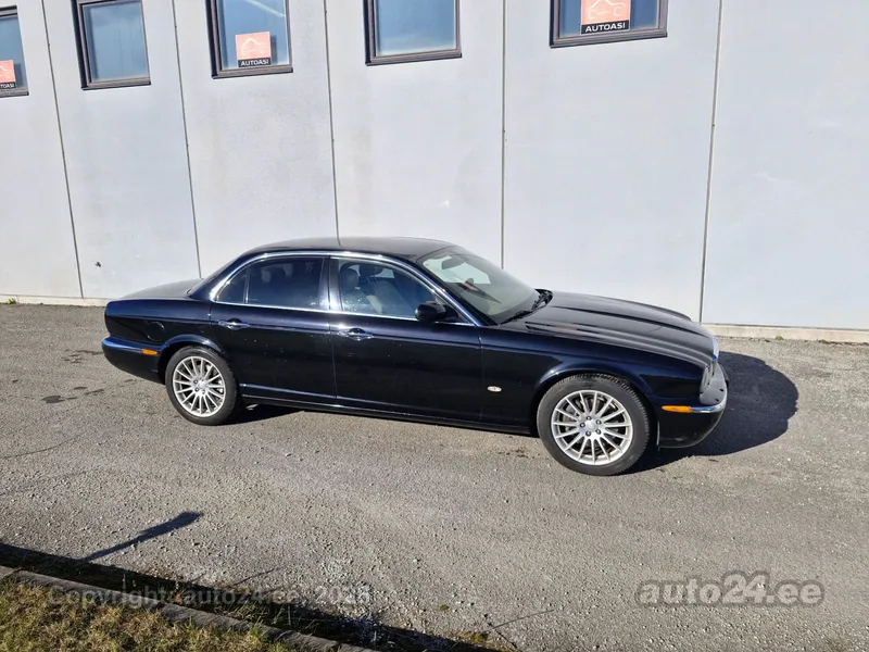 Jaguar XJ - 1
