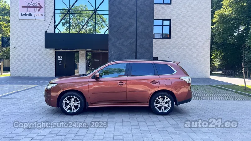 Mitsubishi Outlander - 1