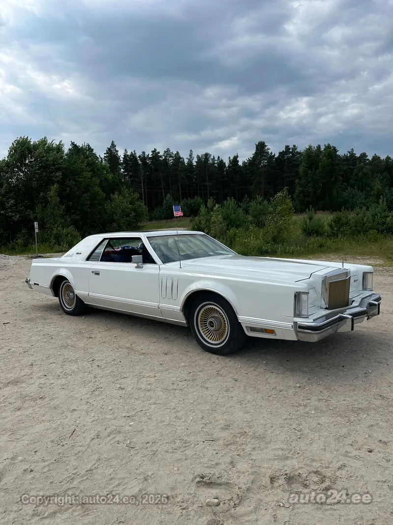 Lincoln Continental Mark V - 1