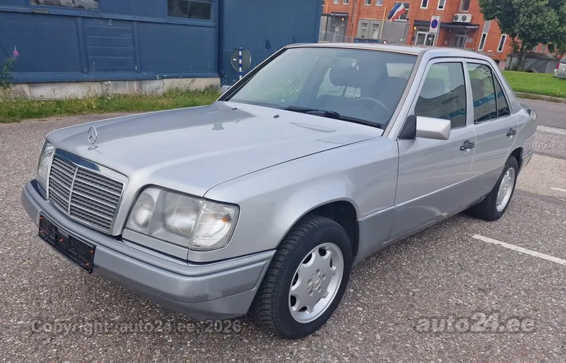 Mercedes-Benz E 200 - 1