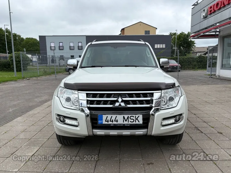 Mitsubishi Pajero - 1