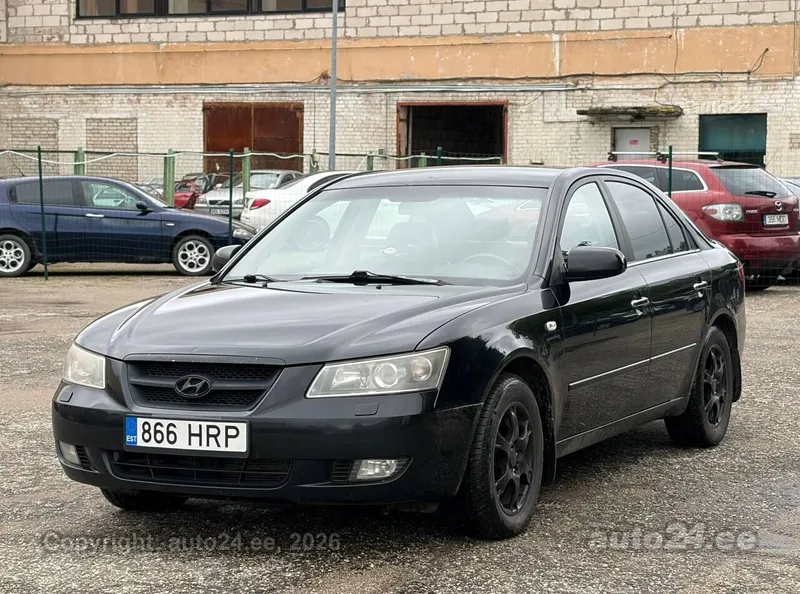 Hyundai Sonata - 1