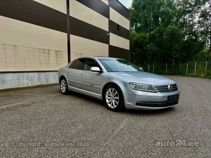 Volkswagen Phaeton - 1