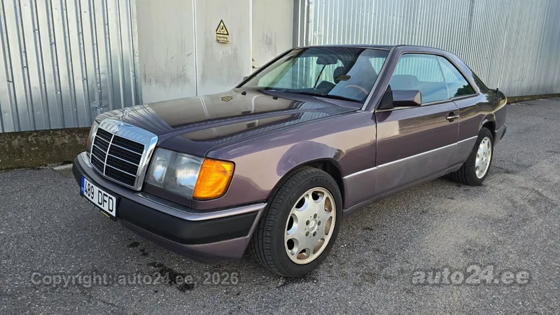Mercedes-Benz 230 - 1