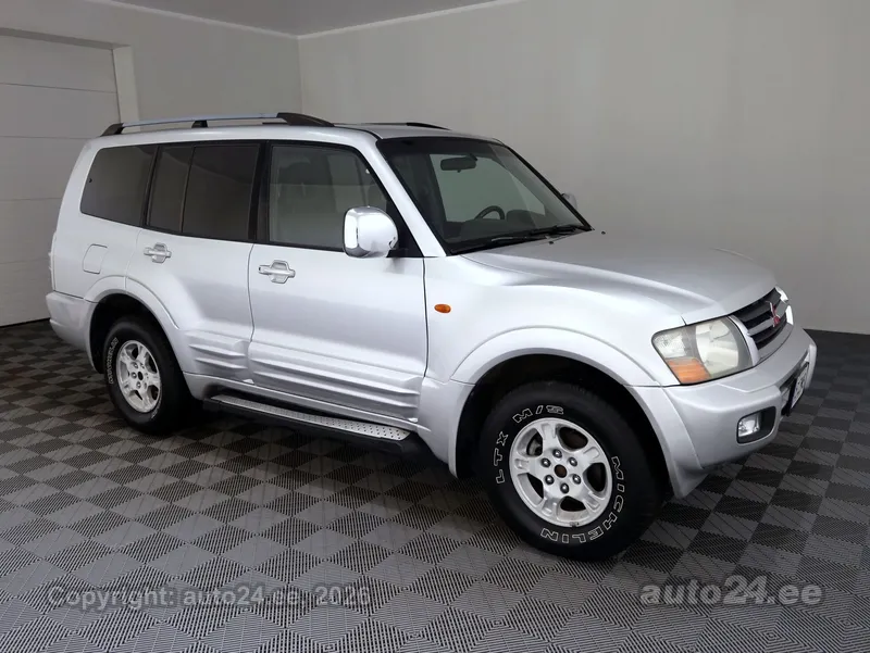 Mitsubishi Pajero - 1