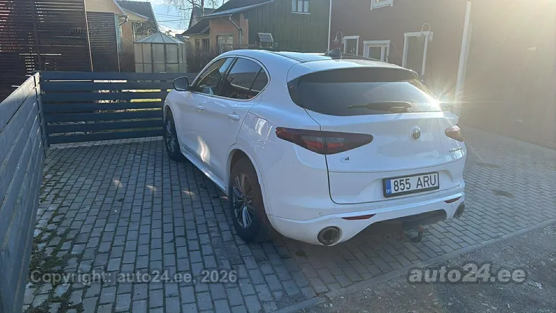Alfa Romeo Stelvio - 1