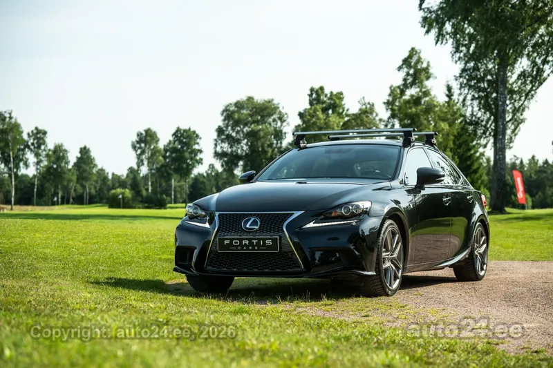 Lexus IS 300h - 1