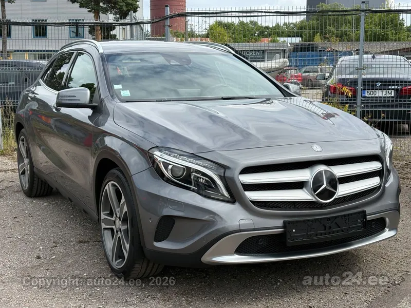 Mercedes-Benz GLA 200 - 1