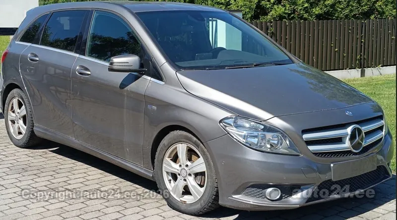 Mercedes-Benz B 180 - 1