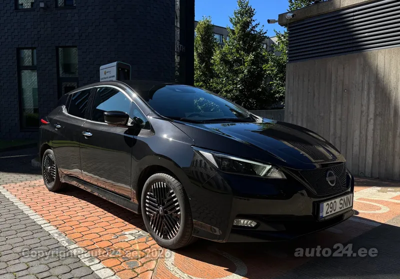 Nissan LEAF - 1