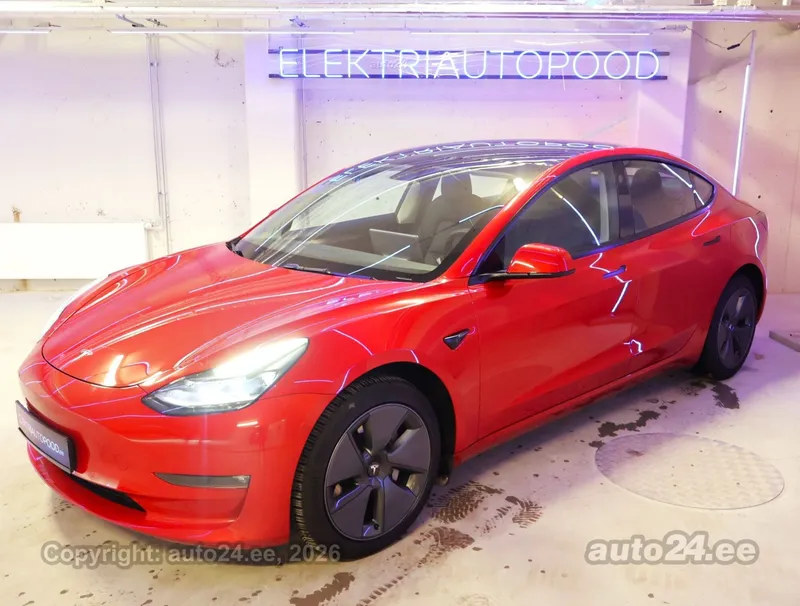 Tesla Model 3 - 1
