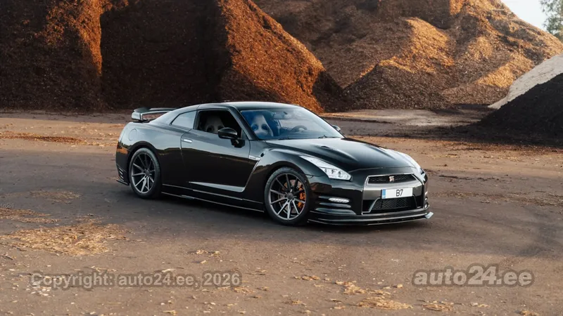 Nissan GT-R - 1