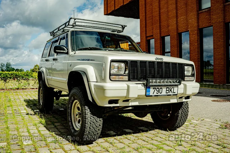 Jeep Cherokee - 1