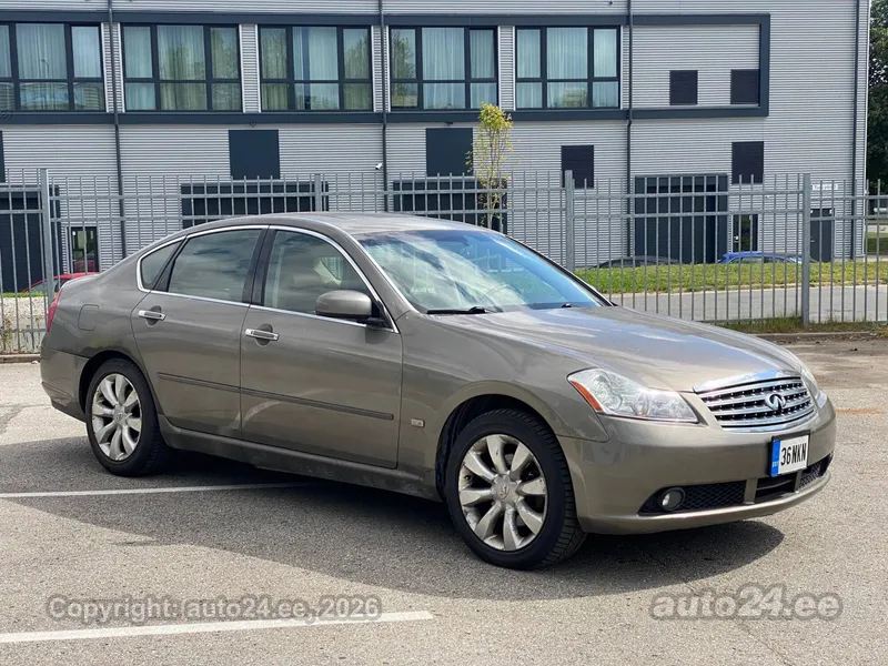 Infiniti M35 - 1