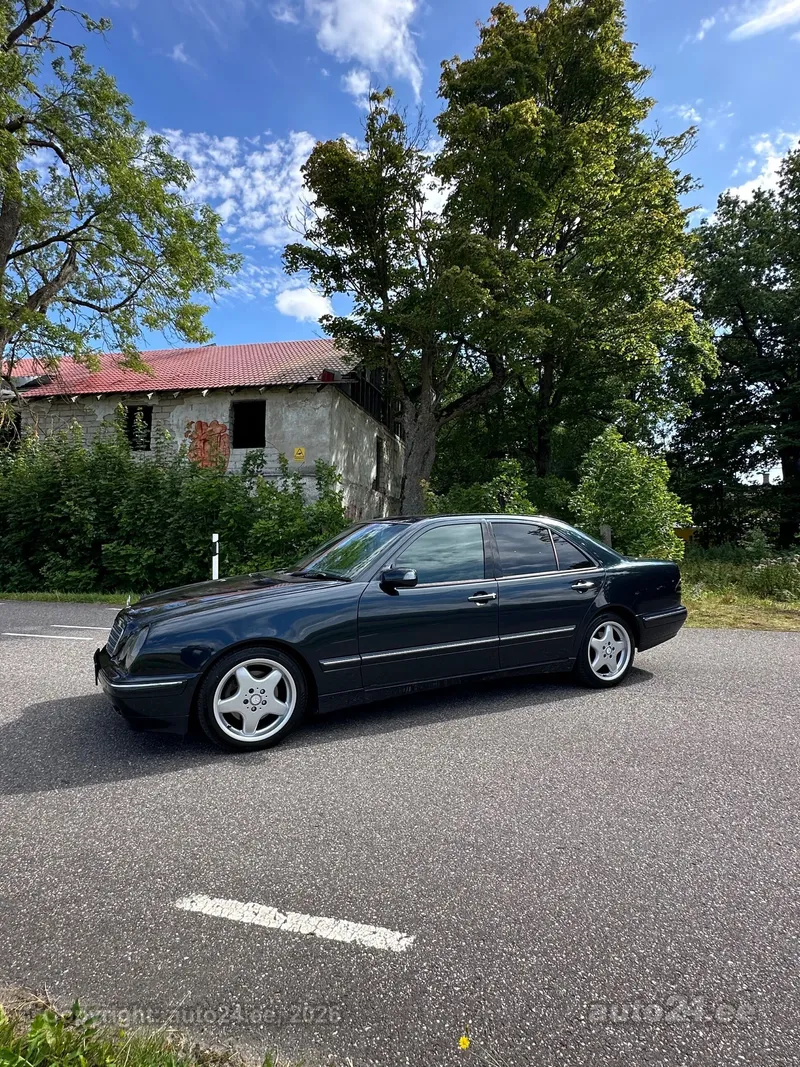 Mercedes-Benz E 320 - 1