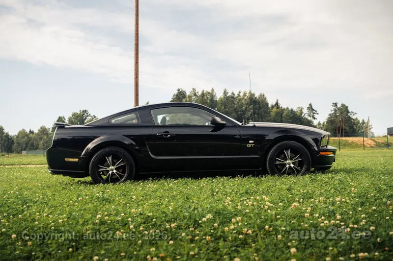 Ford Mustang - 1