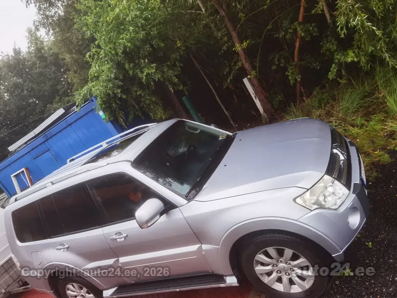 Mitsubishi Pajero - 1