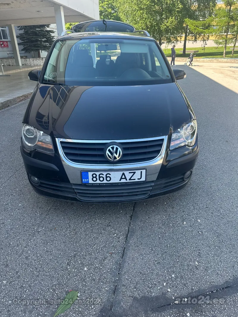 Volkswagen Touran - 1