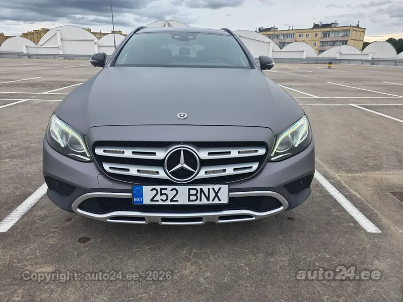Mercedes-Benz E 220 - 1