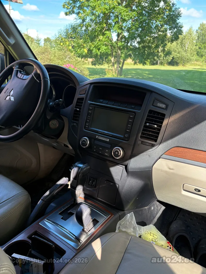 Mitsubishi Pajero - 1