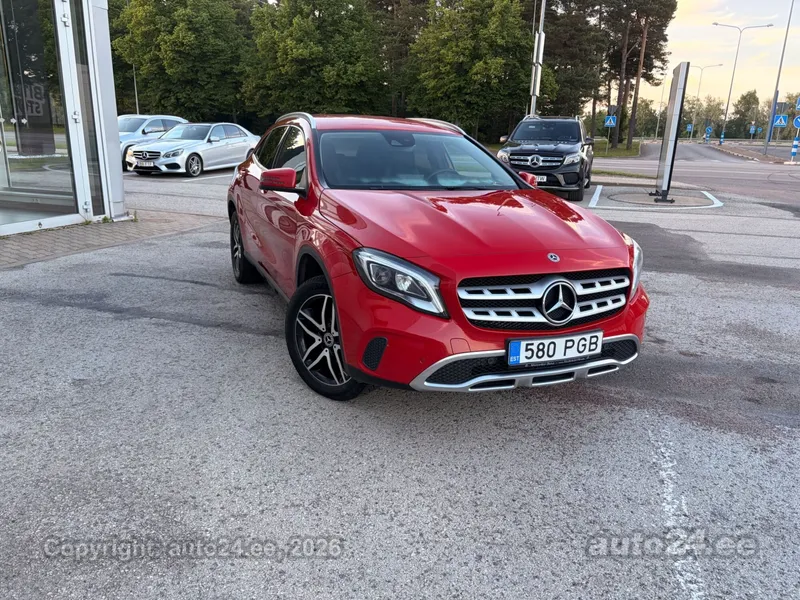 Mercedes-Benz GLA 180 - 1